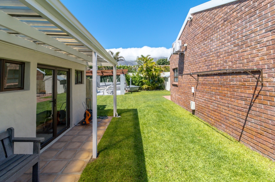 4 Bedroom Property for Sale in Kirstenhof Western Cape